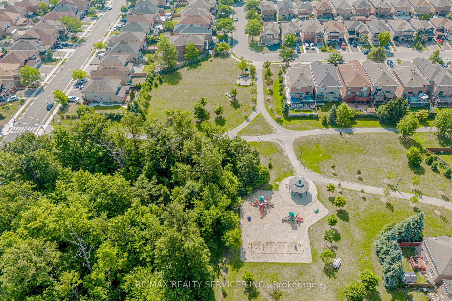 Photo 28 of 16 Mccrimmon Drive, Brampton, Fletcher's Meadow — HOMEH