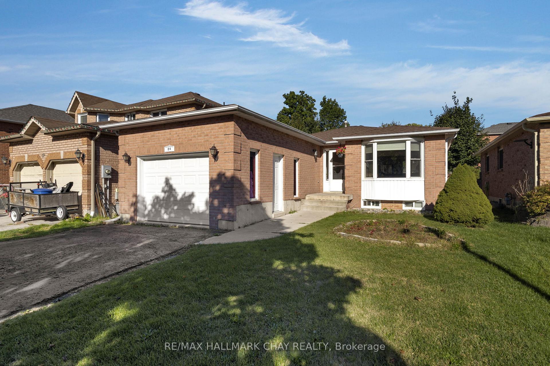 Photo 3 of 24 Mcveigh Drive, Barrie, West Bayfield — HOMEH