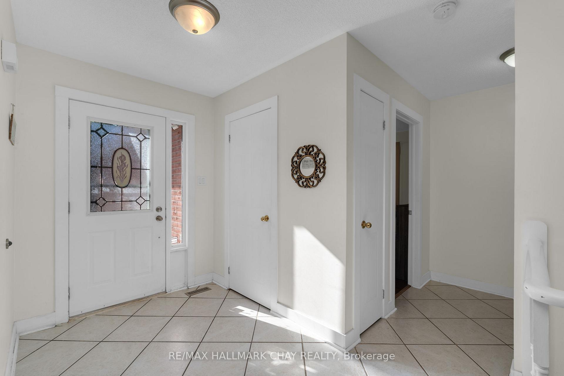 Photo 5 of 24 Mcveigh Drive, Barrie, West Bayfield — HOMEH