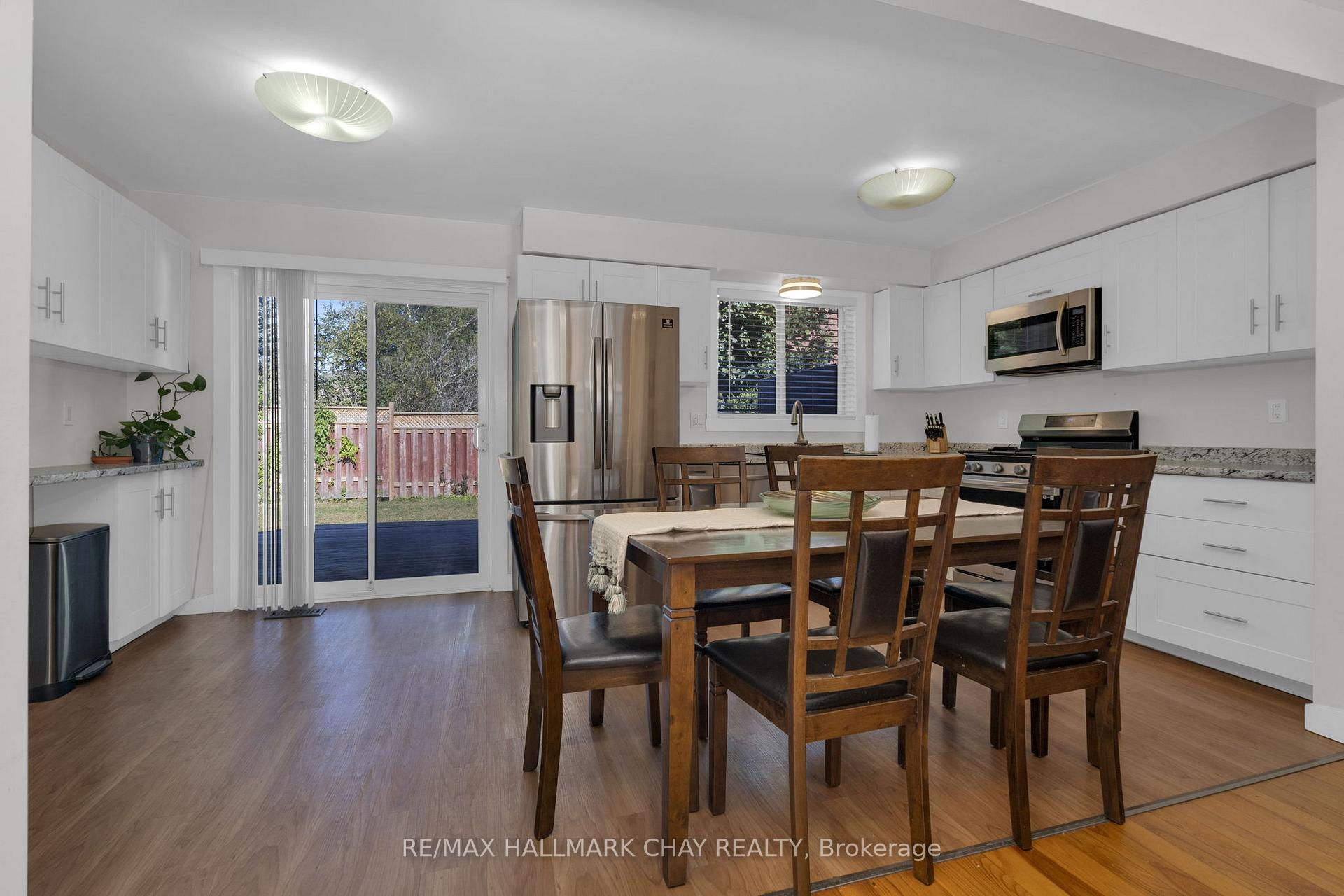 Photo 10 of 24 Mcveigh Drive, Barrie, West Bayfield — HOMEH