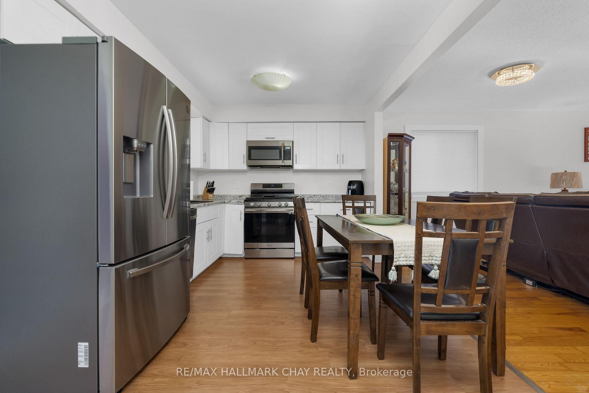 Photo 11 of 24 Mcveigh Drive, Barrie, West Bayfield — HOMEH