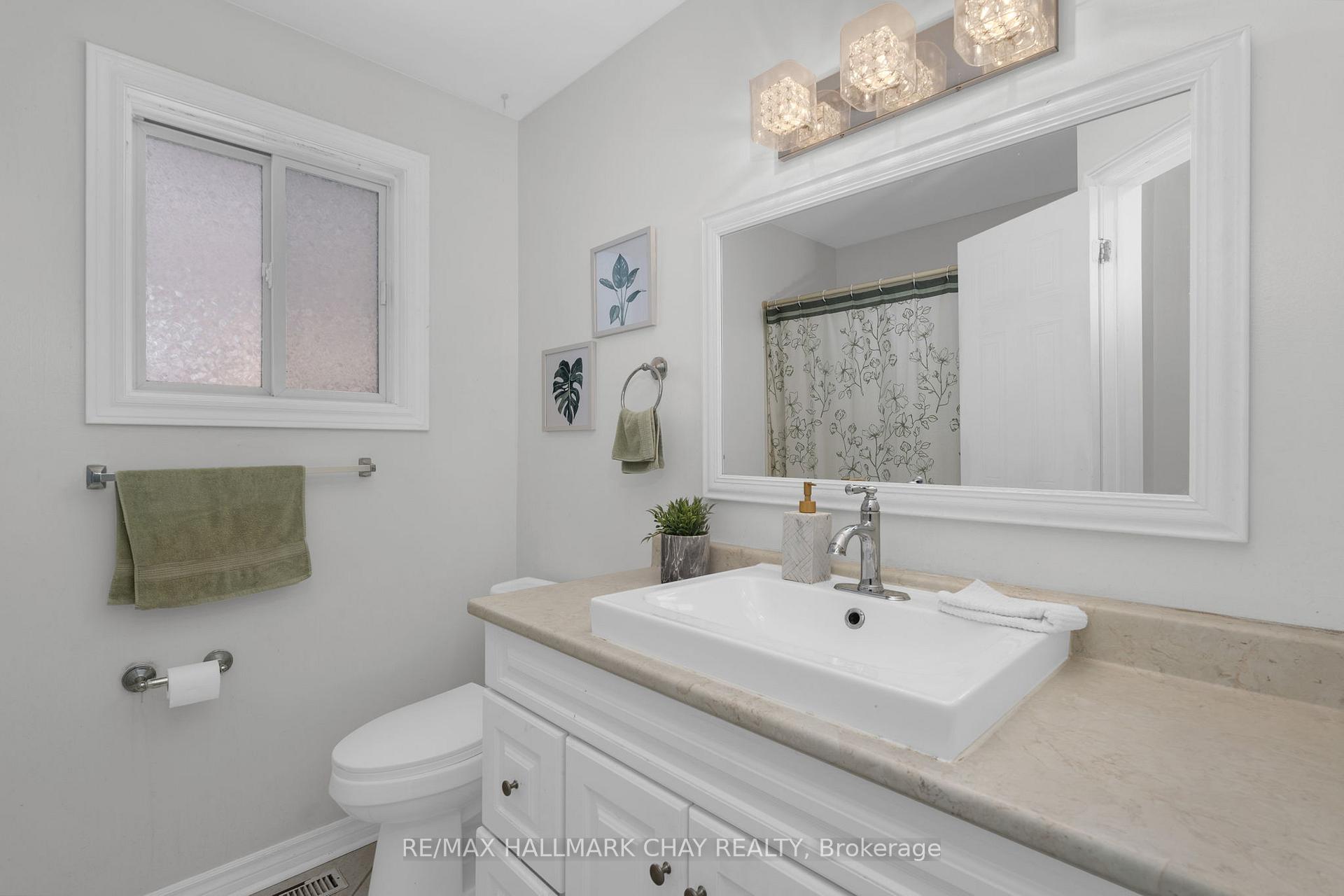 Photo 16 of 24 Mcveigh Drive, Barrie, West Bayfield — HOMEH
