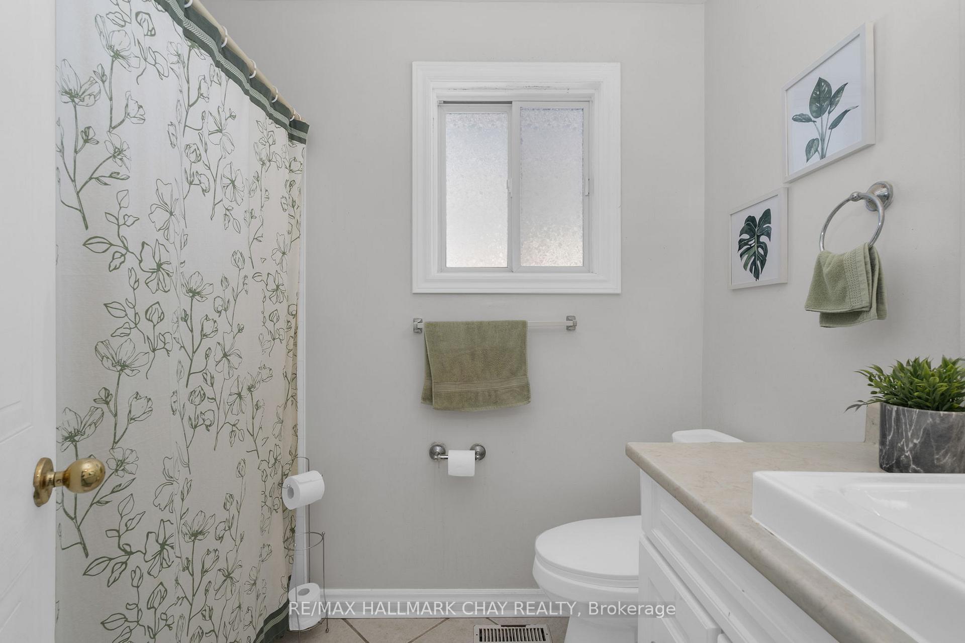 Photo 17 of 24 Mcveigh Drive, Barrie, West Bayfield — HOMEH