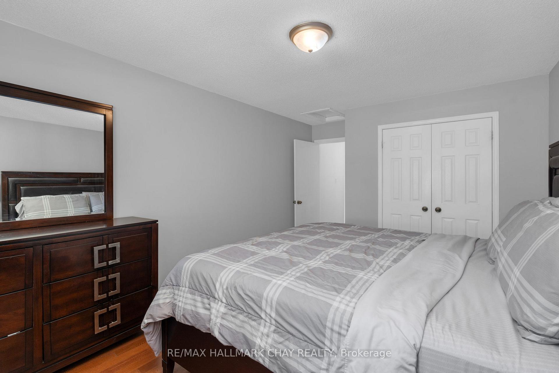 Photo 19 of 24 Mcveigh Drive, Barrie, West Bayfield — HOMEH