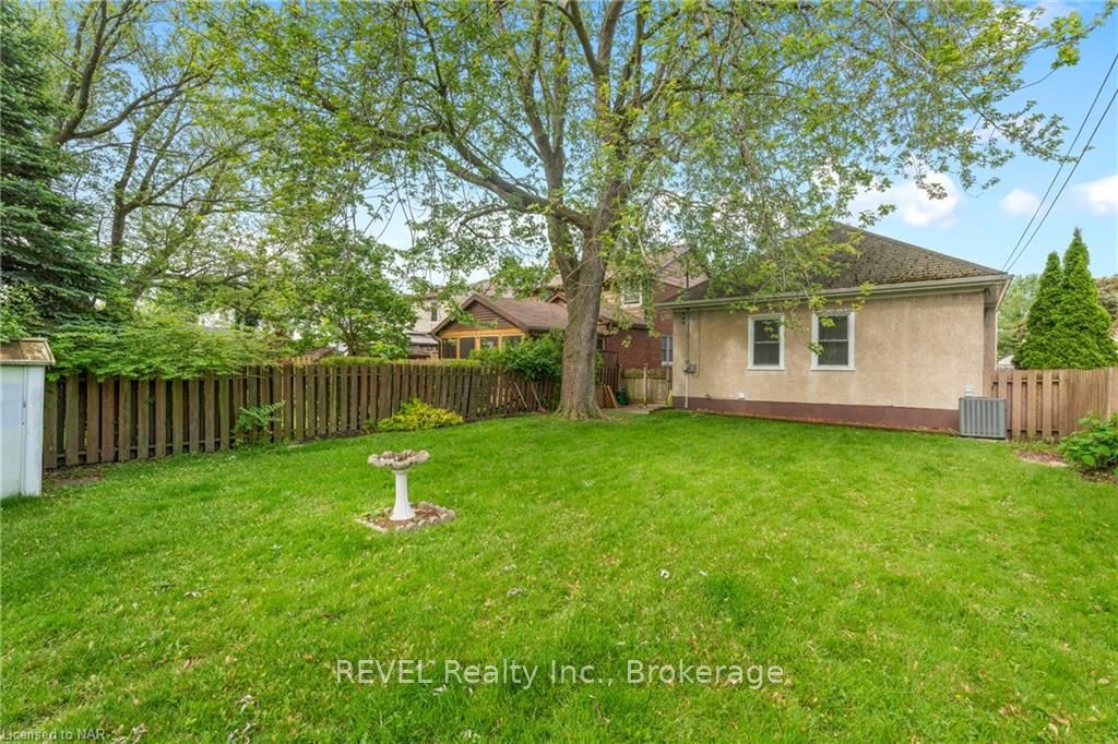 Photo 3 of 149 South Drive, St. Catharines, Old Glenridge — HOMEH