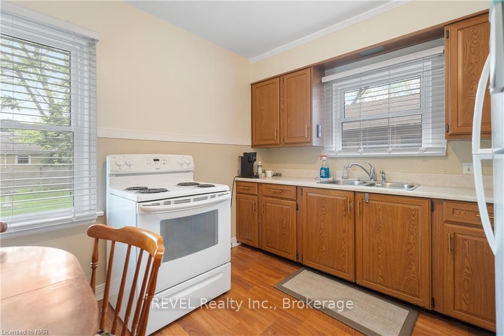 Photo 8 of 149 South Drive, St. Catharines, Old Glenridge — HOMEH