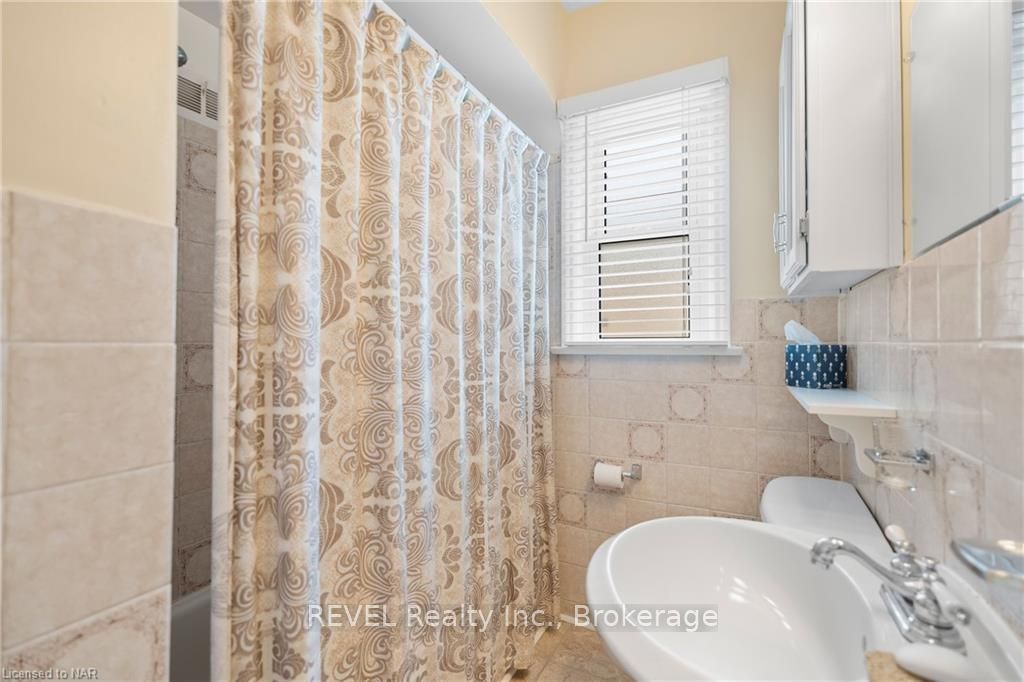 Photo 21 of 149 South Drive, St. Catharines, Old Glenridge — HOMEH