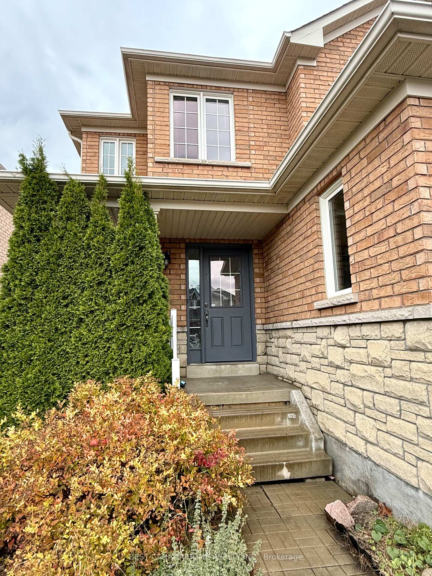 Photo 3 of 74 Monarchy Street S, Barrie, Innis-Shore — HOMEH