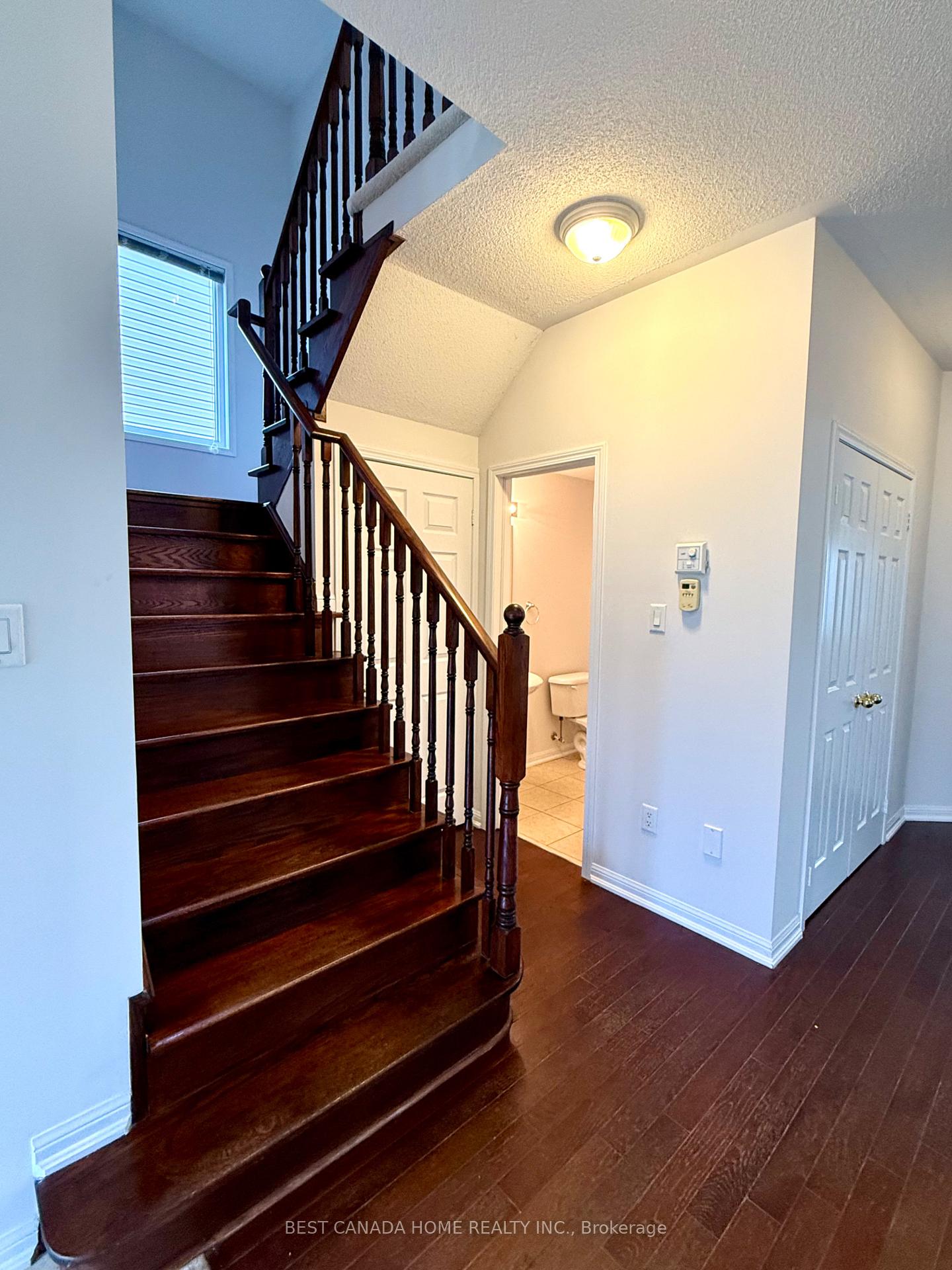 Photo 6 of 74 Monarchy Street S, Barrie, Innis-Shore — HOMEH
