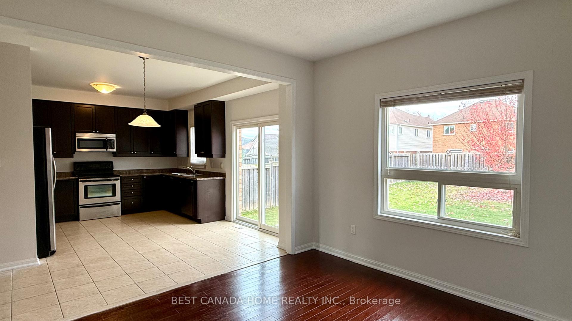 Photo 9 of 74 Monarchy Street S, Barrie, Innis-Shore — HOMEH