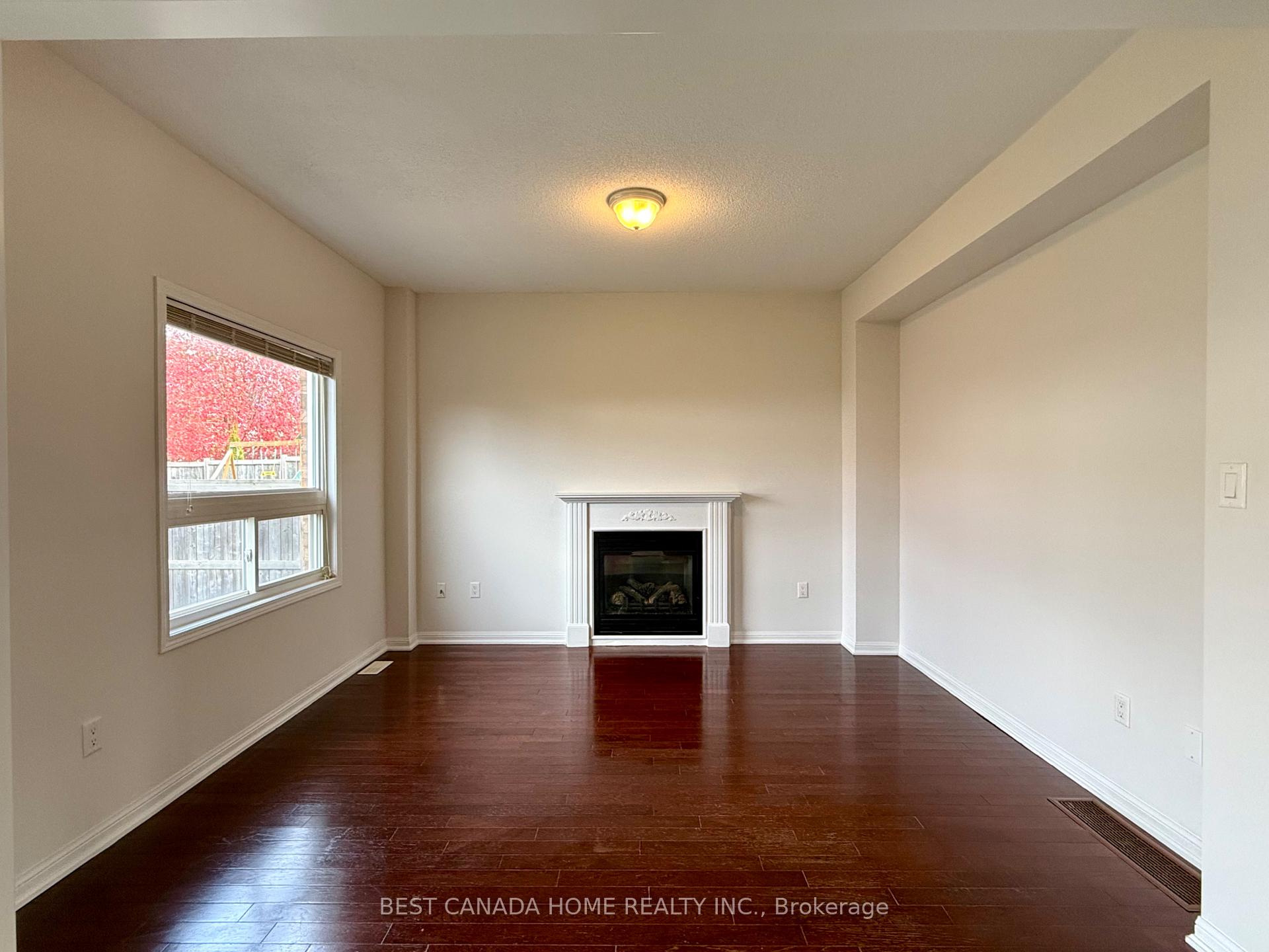 Photo 10 of 74 Monarchy Street S, Barrie, Innis-Shore — HOMEH
