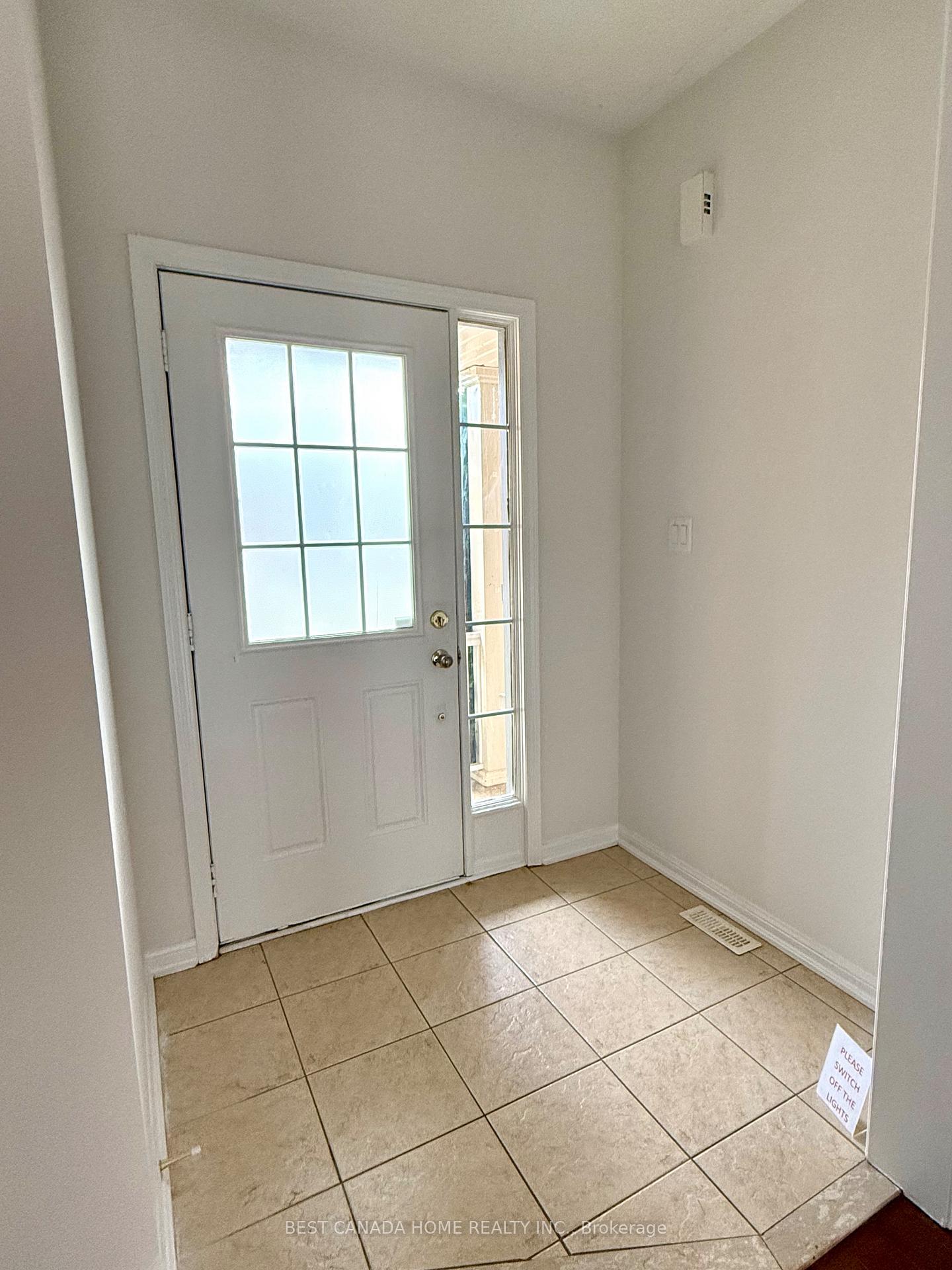 Photo 11 of 74 Monarchy Street S, Barrie, Innis-Shore — HOMEH