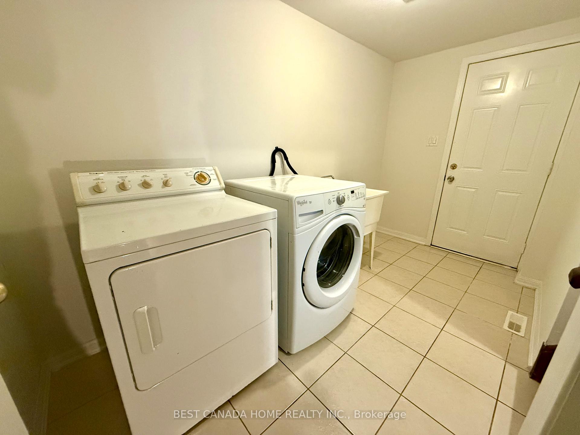 Photo 13 of 74 Monarchy Street S, Barrie, Innis-Shore — HOMEH