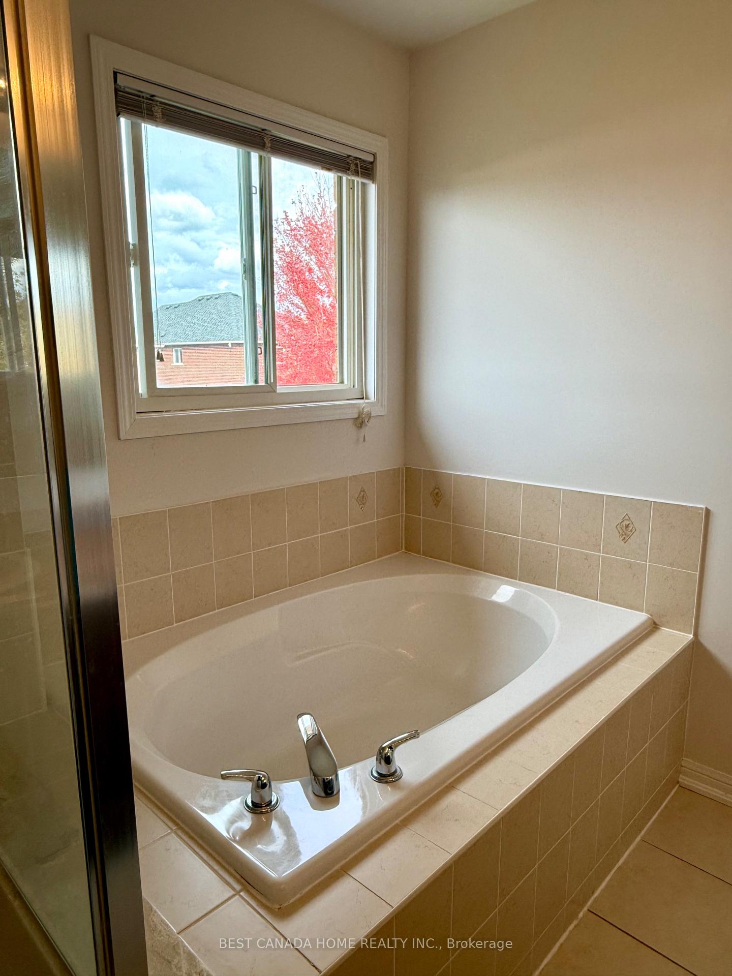 Photo 21 of 74 Monarchy Street S, Barrie, Innis-Shore — HOMEH