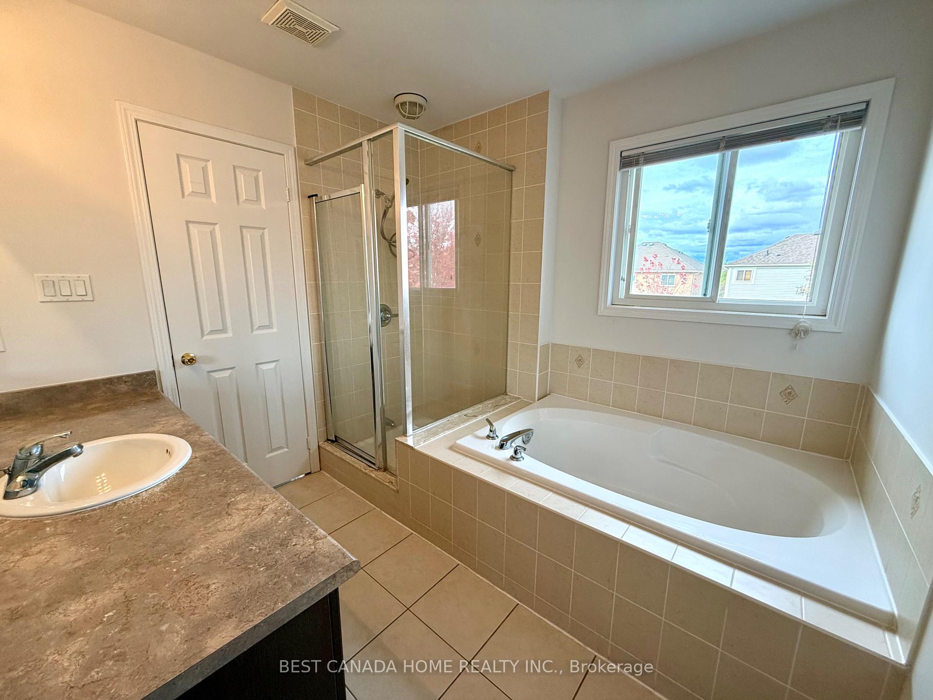 Photo 22 of 74 Monarchy Street S, Barrie, Innis-Shore — HOMEH