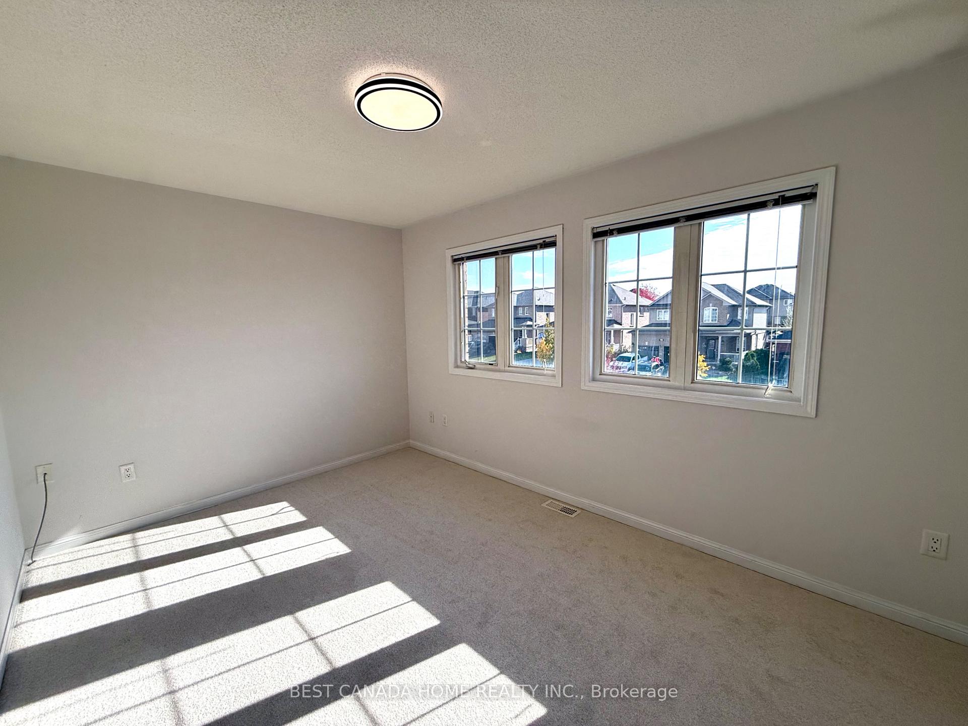 Photo 23 of 74 Monarchy Street S, Barrie, Innis-Shore — HOMEH