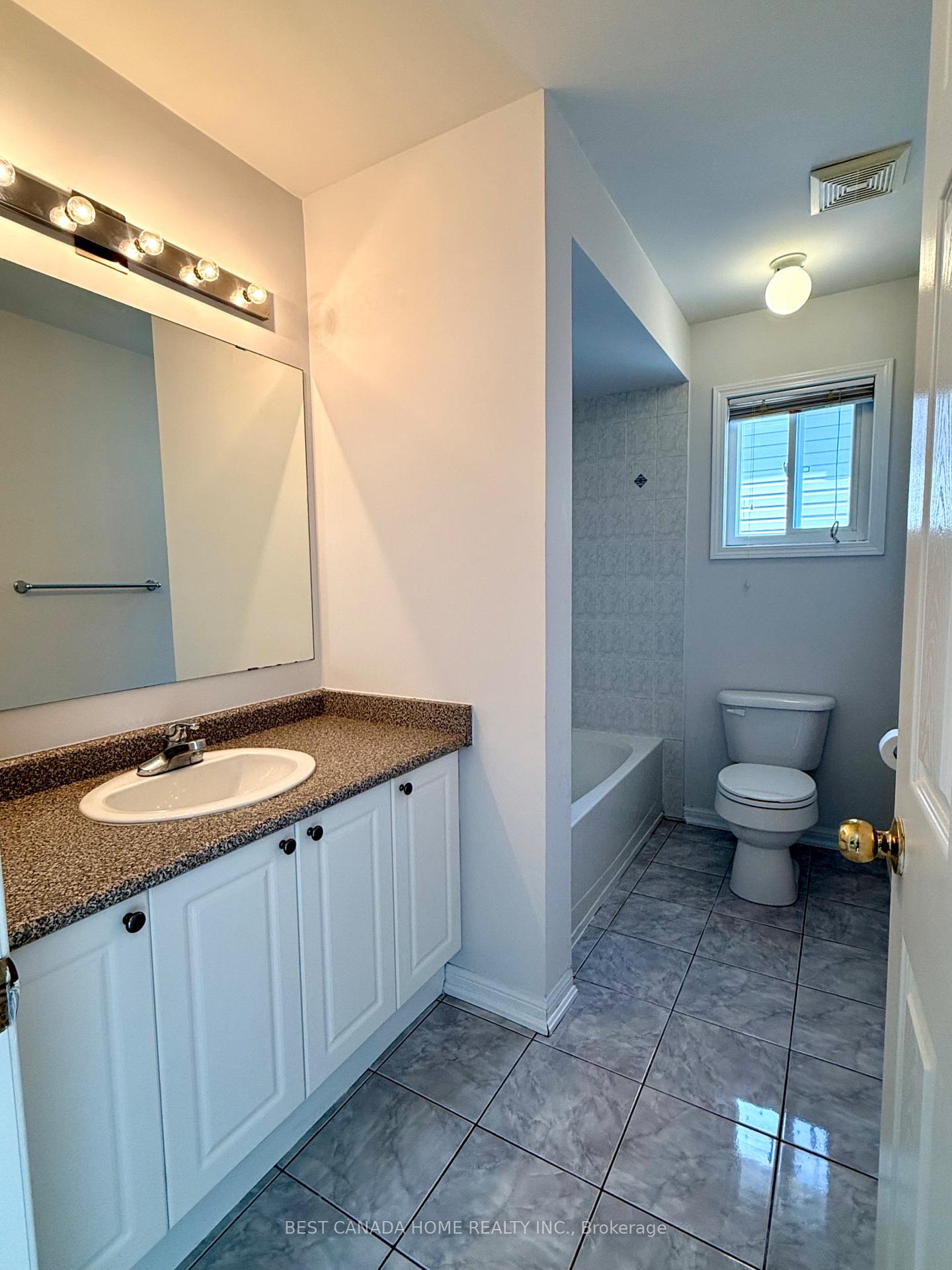 Photo 24 of 74 Monarchy Street S, Barrie, Innis-Shore — HOMEH