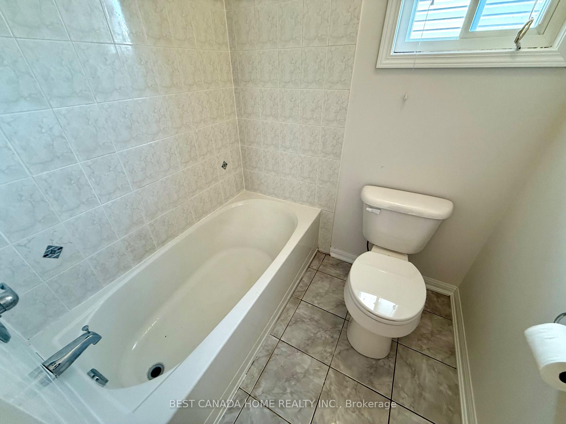 Photo 25 of 74 Monarchy Street S, Barrie, Innis-Shore — HOMEH