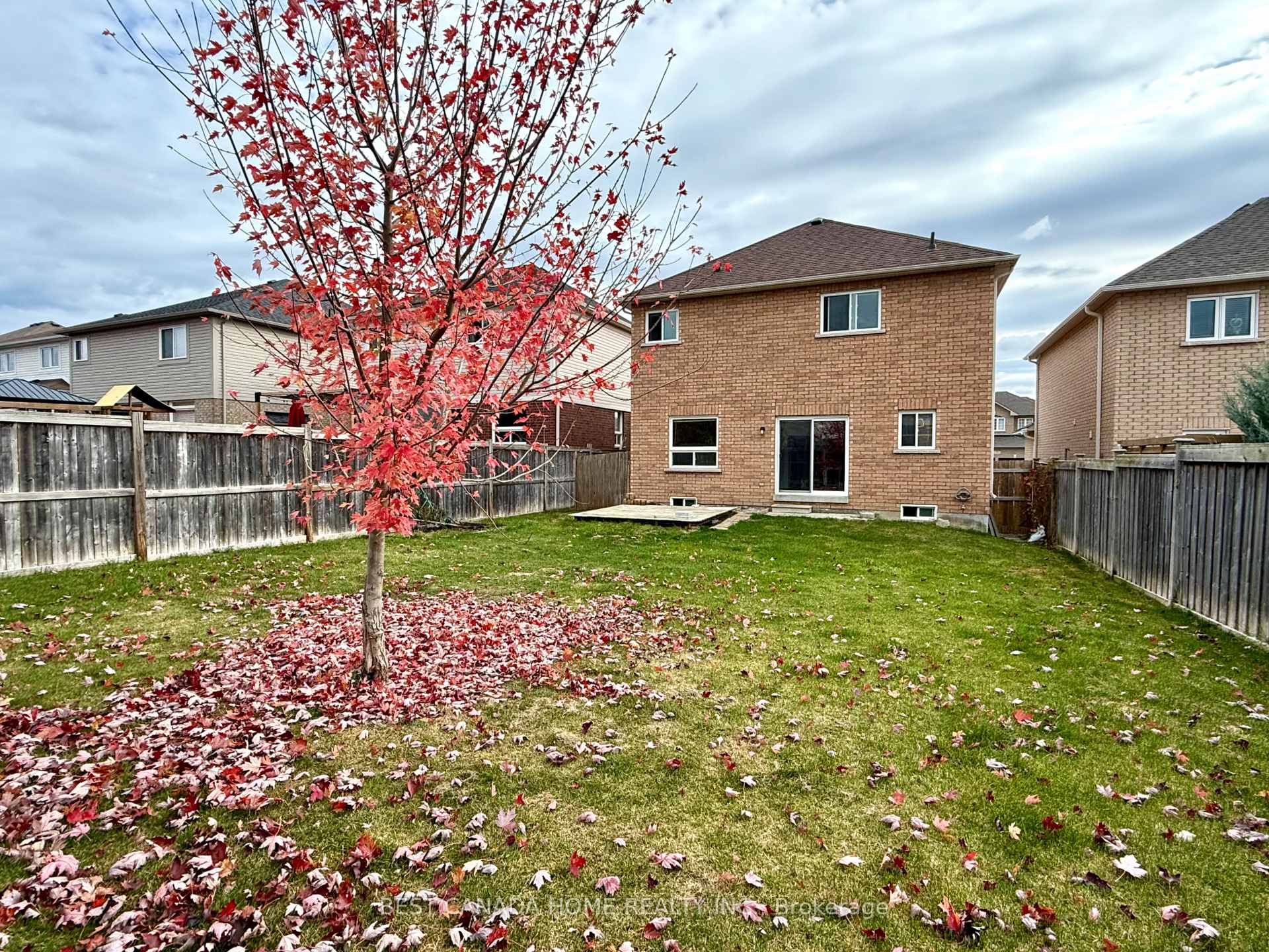 Photo 28 of 74 Monarchy Street S, Barrie, Innis-Shore — HOMEH
