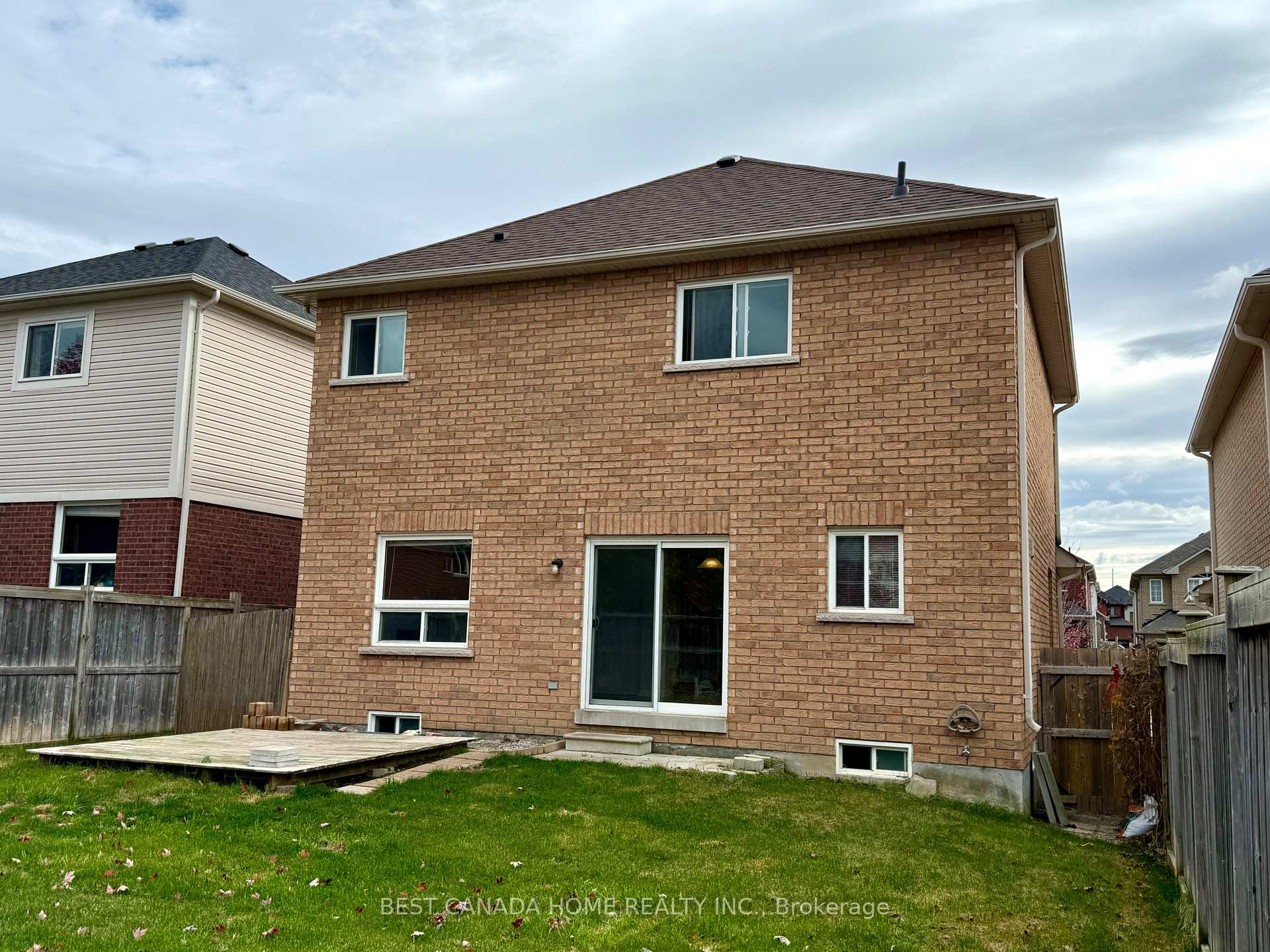 Photo 29 of 74 Monarchy Street S, Barrie, Innis-Shore — HOMEH
