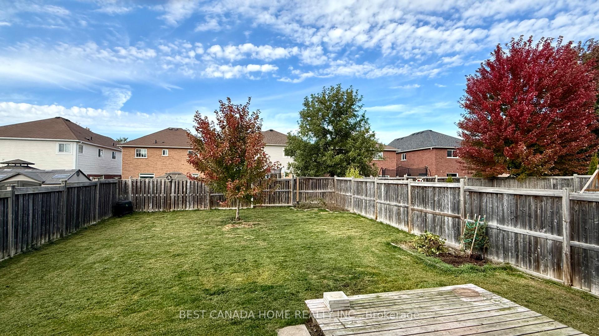 Photo 31 of 74 Monarchy Street S, Barrie, Innis-Shore — HOMEH