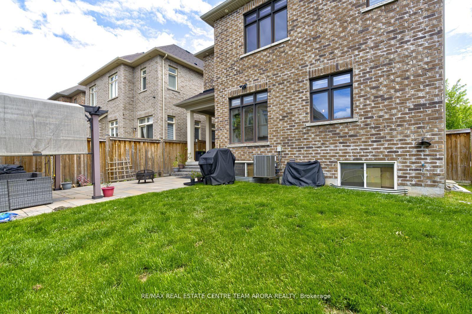Photo 32 of 43 Elysian Fields Circle, Brampton, Bram West — HOMEH