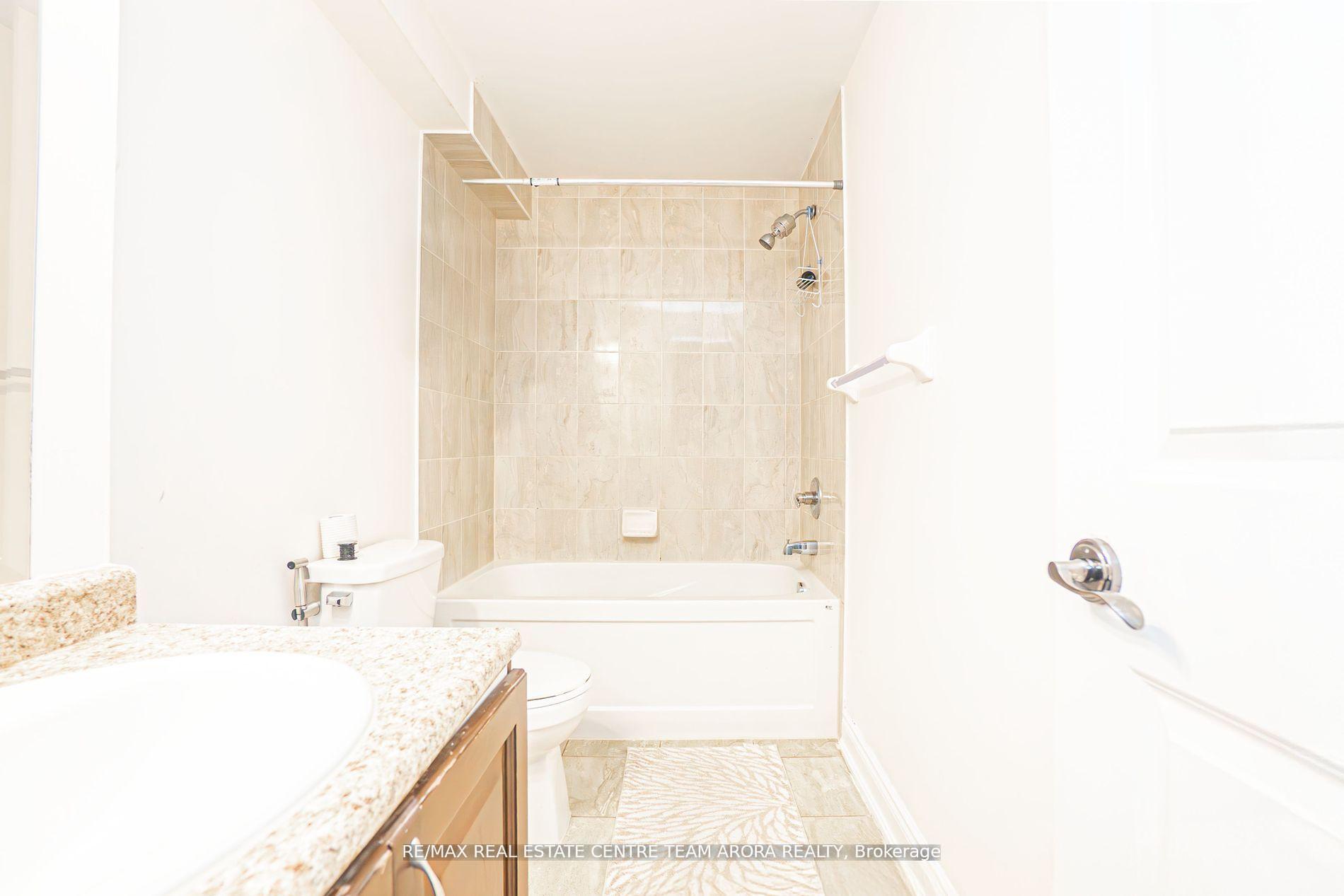 Photo 12 of 43 Elysian Fields Circle, Brampton, Bram West — HOMEH