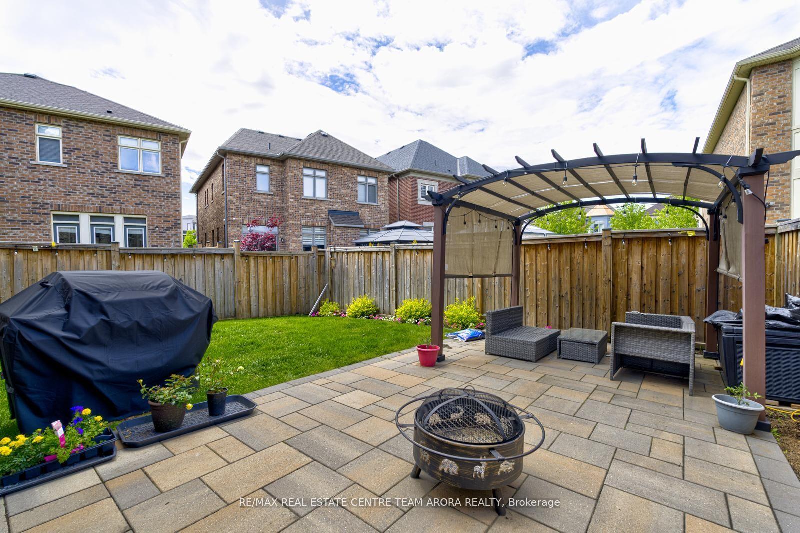 Photo 17 of 43 Elysian Fields Circle, Brampton, Bram West — HOMEH