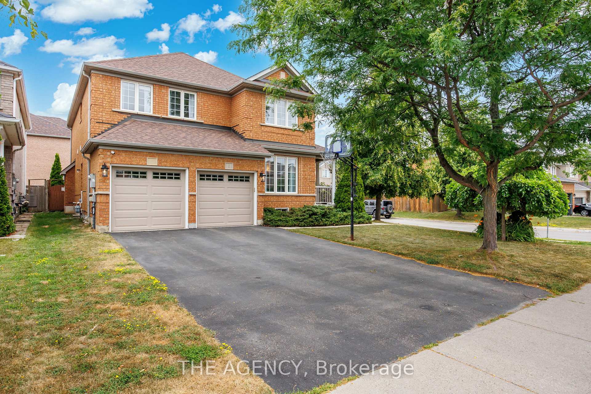 Front of 1 Applegrove Court