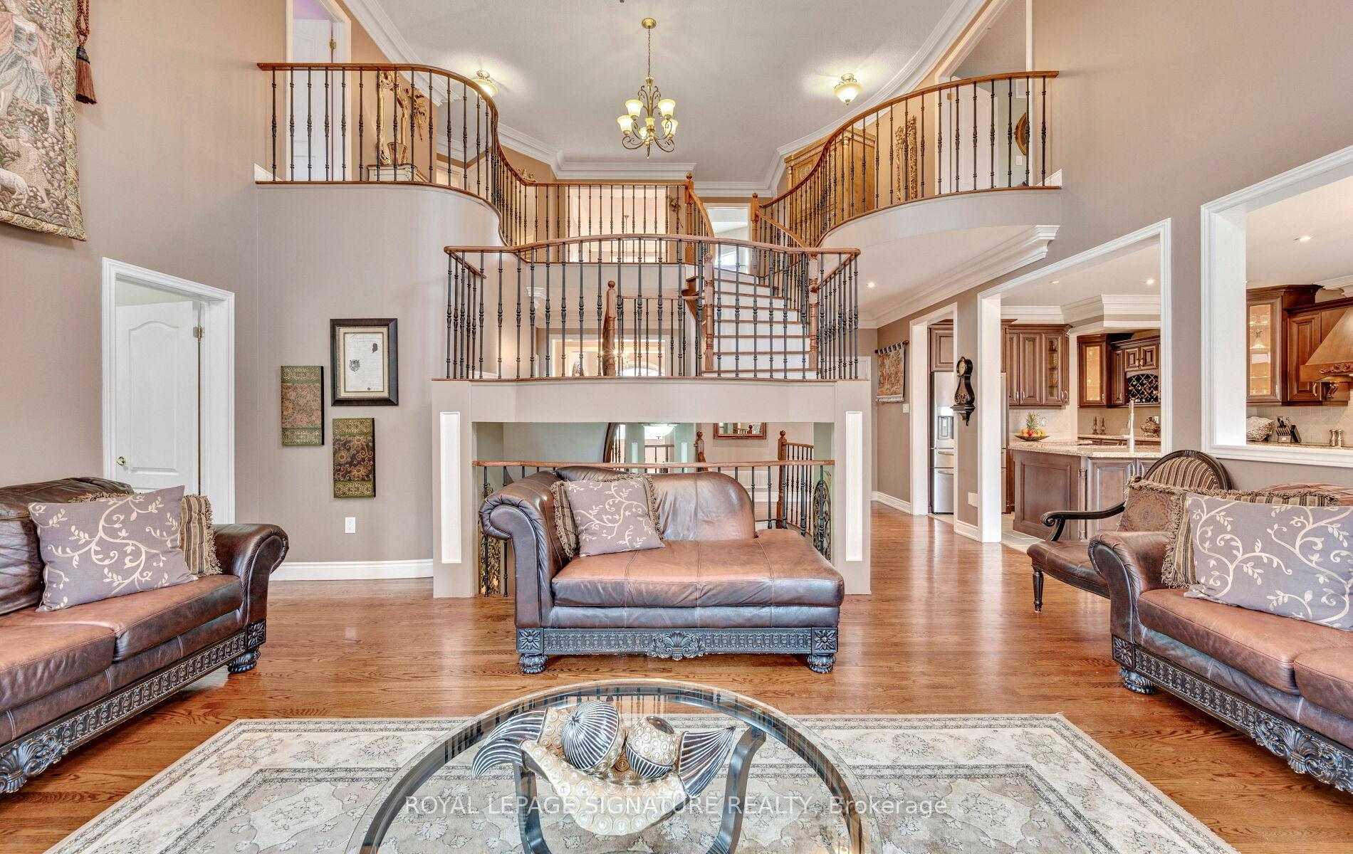 Photo 5 of 128 Valleycreek Drive, Brampton, Bram East — HOMEH