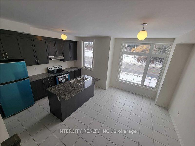 Photo 3 of 15 Queenpost Drive, Brampton, Credit Valley — HOMEH