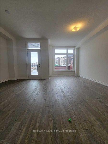 Photo 4 of 15 Queenpost Drive, Brampton, Credit Valley — HOMEH