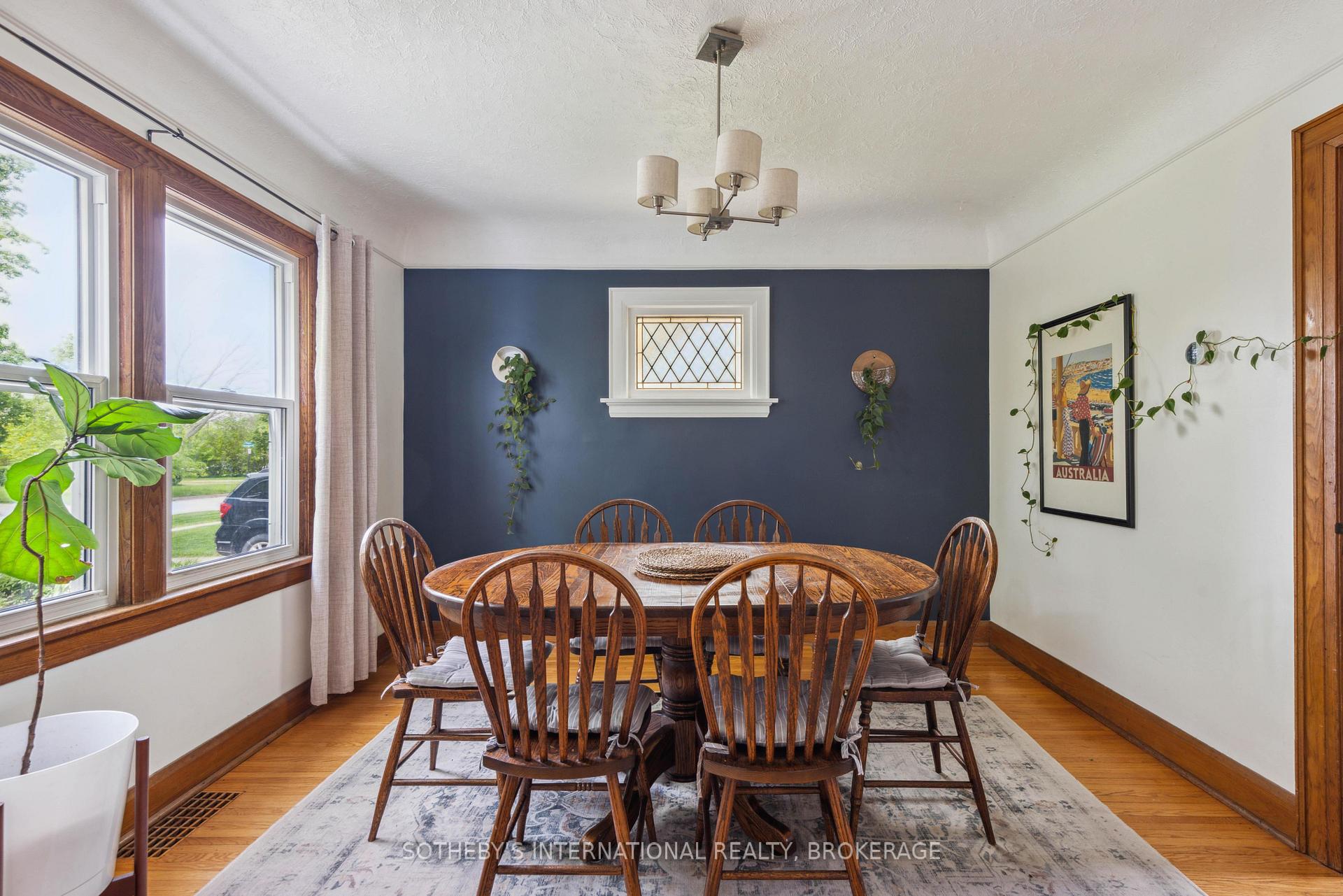 Photo 11 of 16 Thairs Avenue, St. Catharines, Downtown — HOMEH