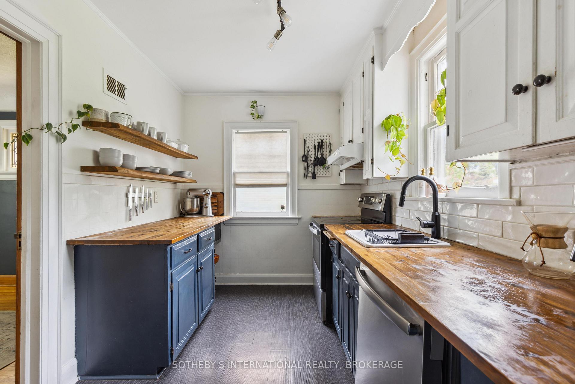 Photo 15 of 16 Thairs Avenue, St. Catharines, Downtown — HOMEH