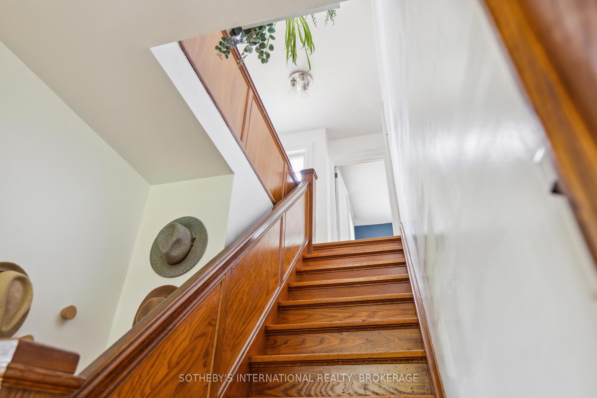 Photo 18 of 16 Thairs Avenue, St. Catharines, Downtown — HOMEH