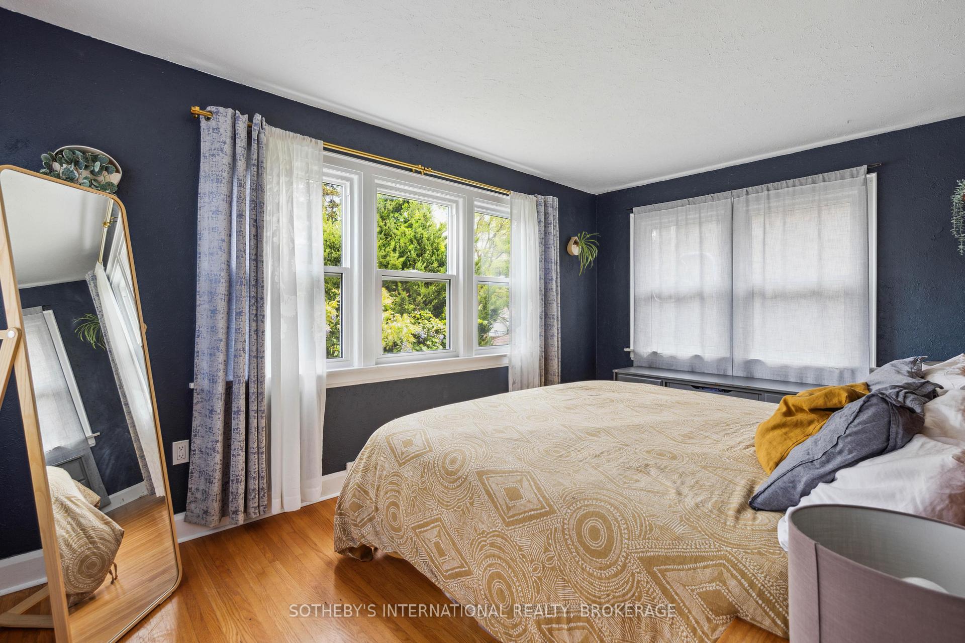 Photo 20 of 16 Thairs Avenue, St. Catharines, Downtown — HOMEH