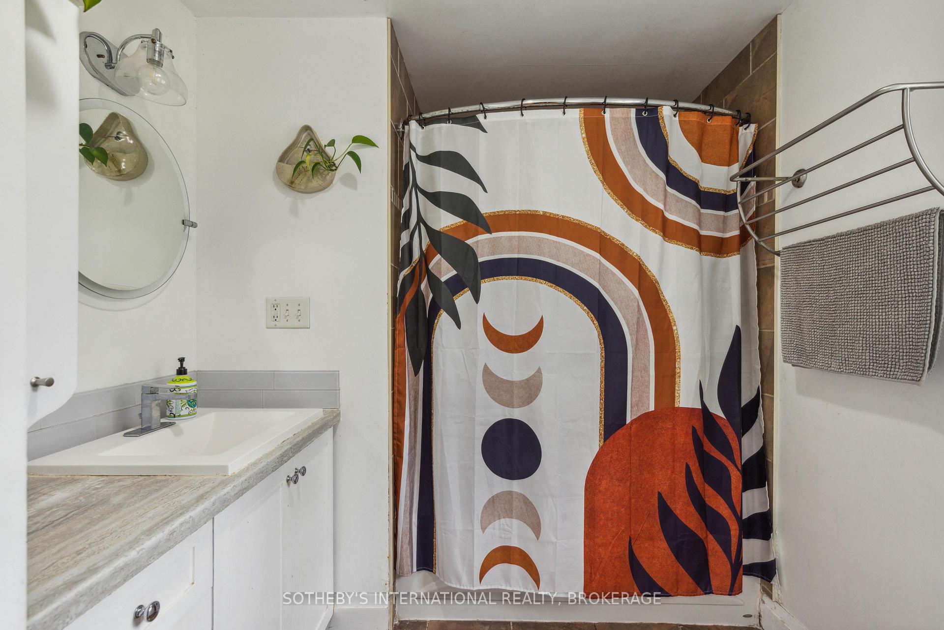 Photo 27 of 16 Thairs Avenue, St. Catharines, Downtown — HOMEH