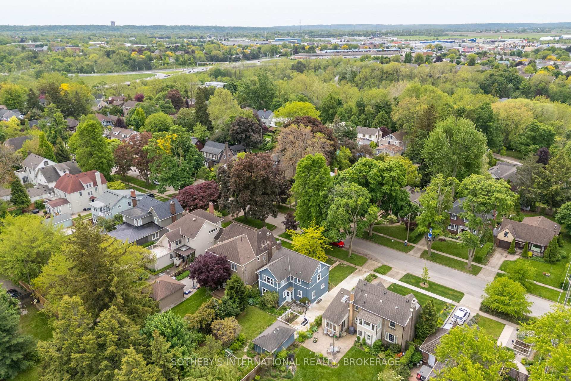 Photo 38 of 16 Thairs Avenue, St. Catharines, Downtown — HOMEH