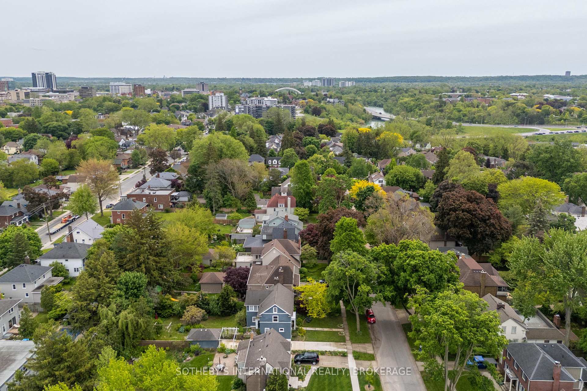 Photo 40 of 16 Thairs Avenue, St. Catharines, Downtown — HOMEH