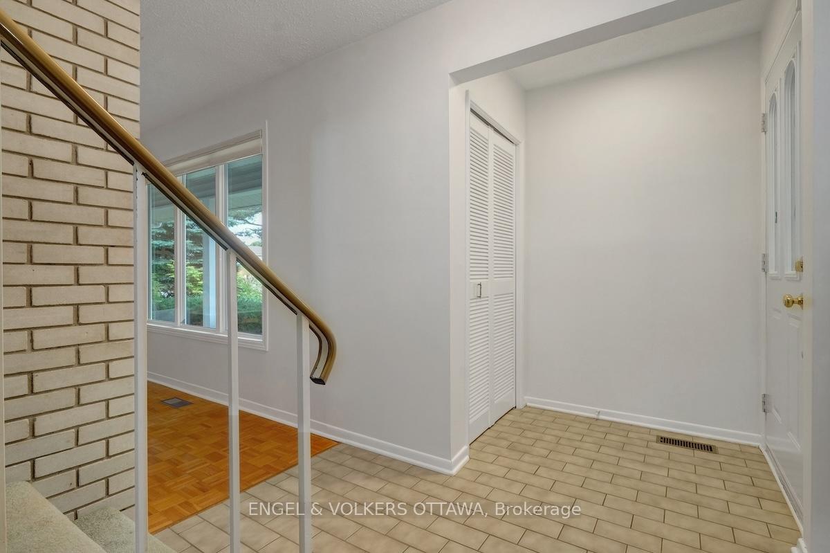 Photo 5 of 29 Qualicum Street, Ottawa, Bruce Farm/Graham Park/Qualicum/Bellands — HOMEH