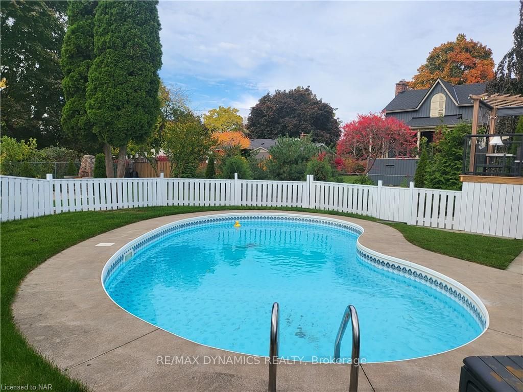 Photo 4 of 1 1/2 Corbett Avenue, St. Catharines, Port Dalhousie — HOMEH