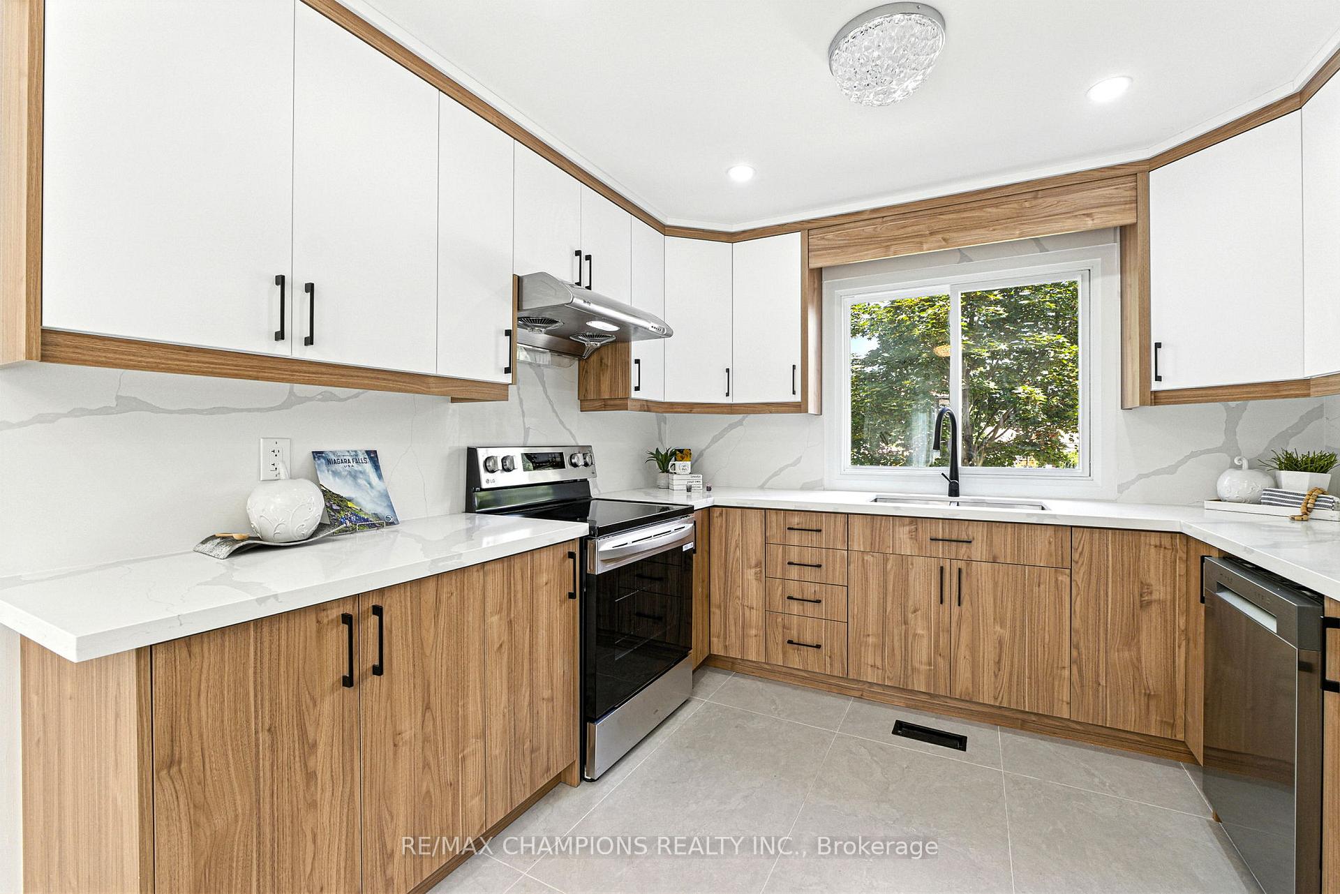 Photo 13 of 35 Hercules Court, Brampton, Central Park — HOMEH