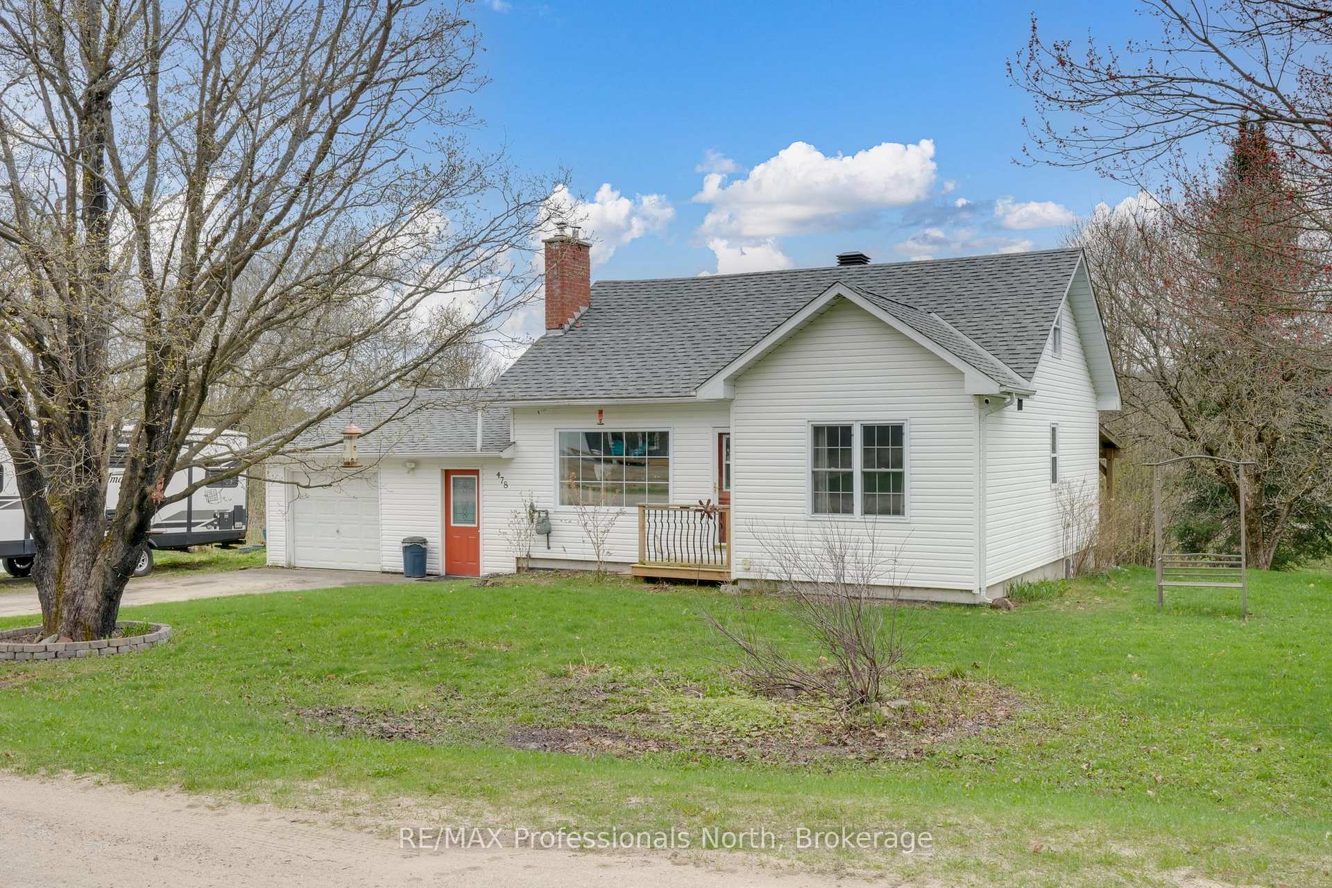 Photo 2 of 478 High Street, Burk's Falls — HOMEH