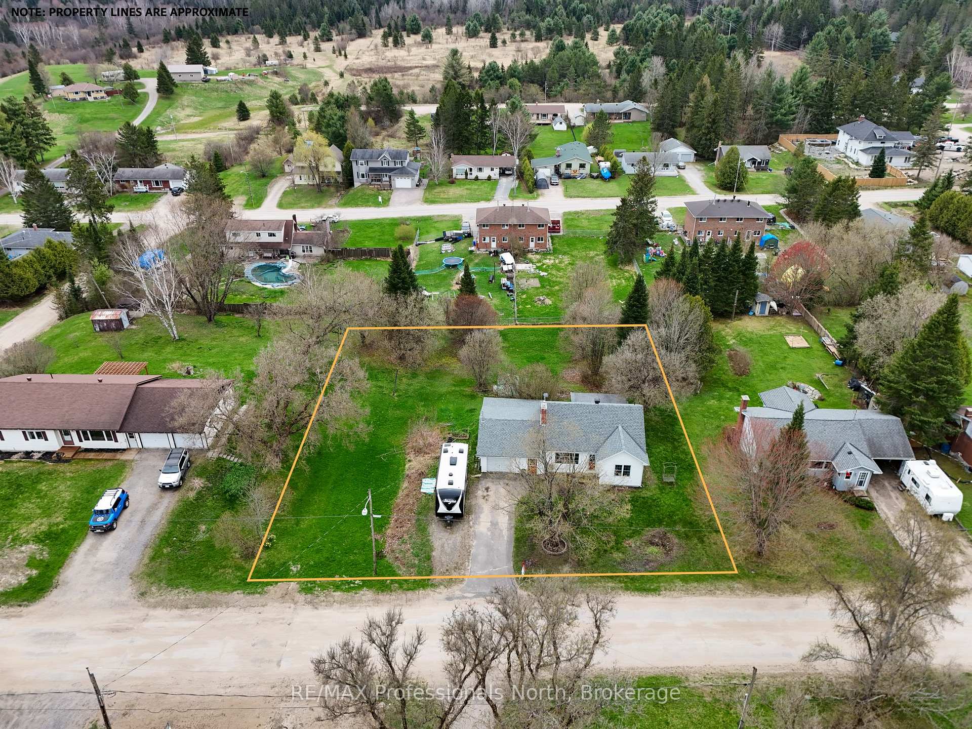 Photo 5 of 478 High Street, Burk's Falls — HOMEH