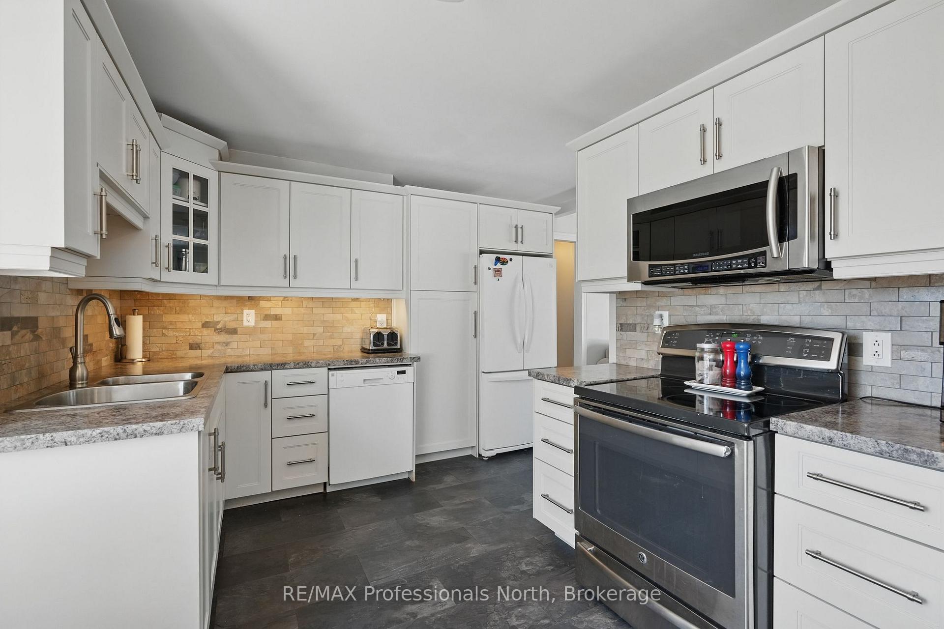 Photo 11 of 478 High Street, Burk's Falls — HOMEH