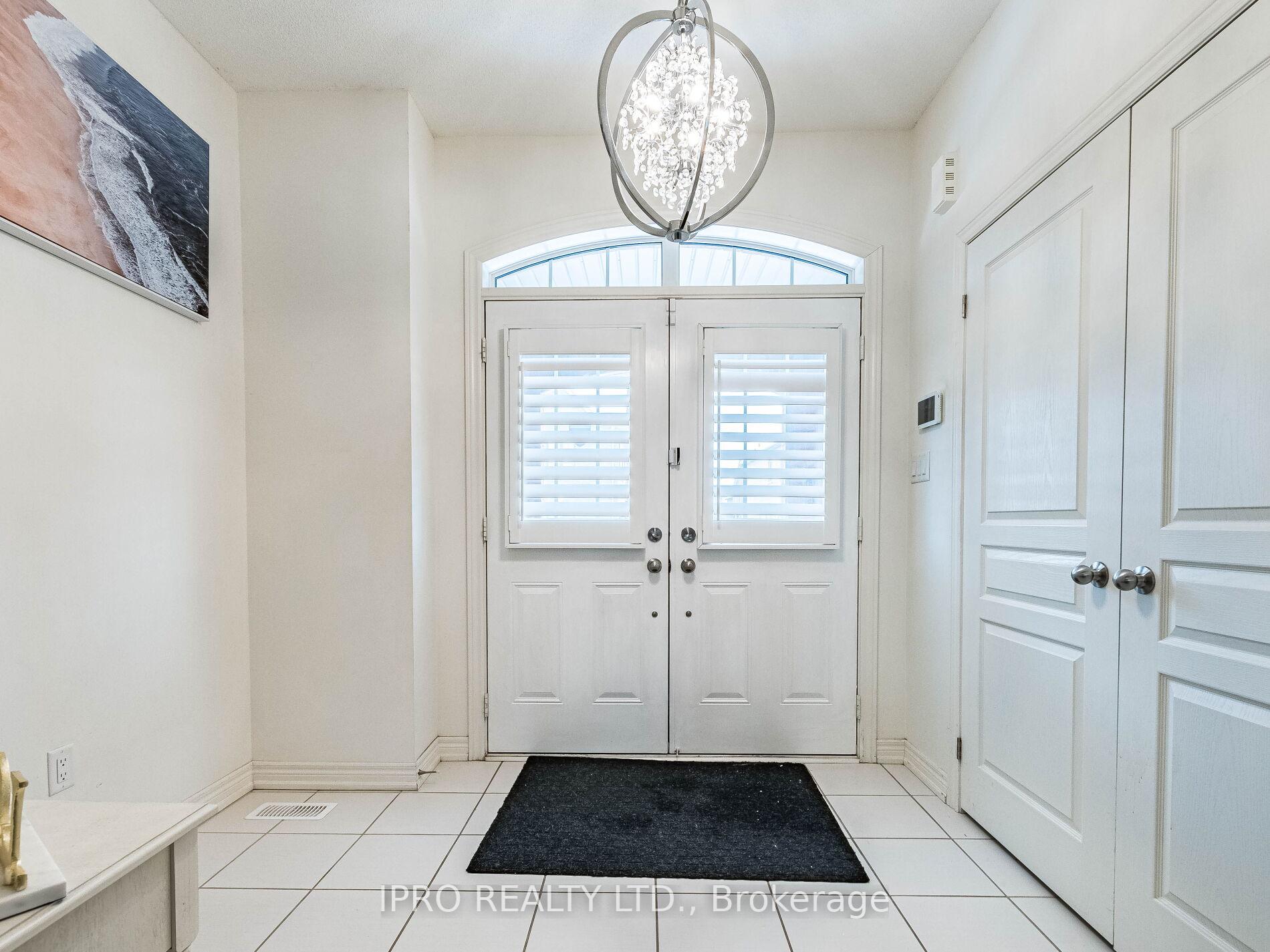 Photo 5 of 22 O'connor Crescent, Brampton, Northwest Brampton — HOMEH