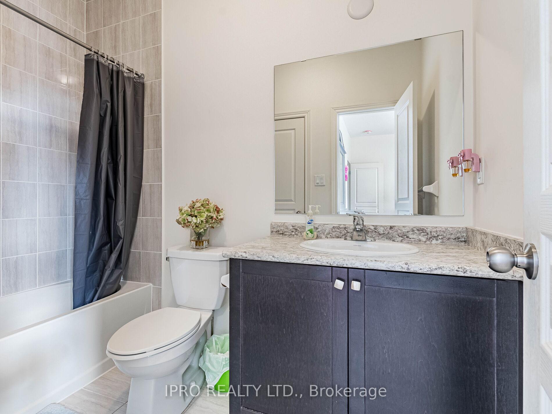 Photo 11 of 22 O'connor Crescent, Brampton, Northwest Brampton — HOMEH