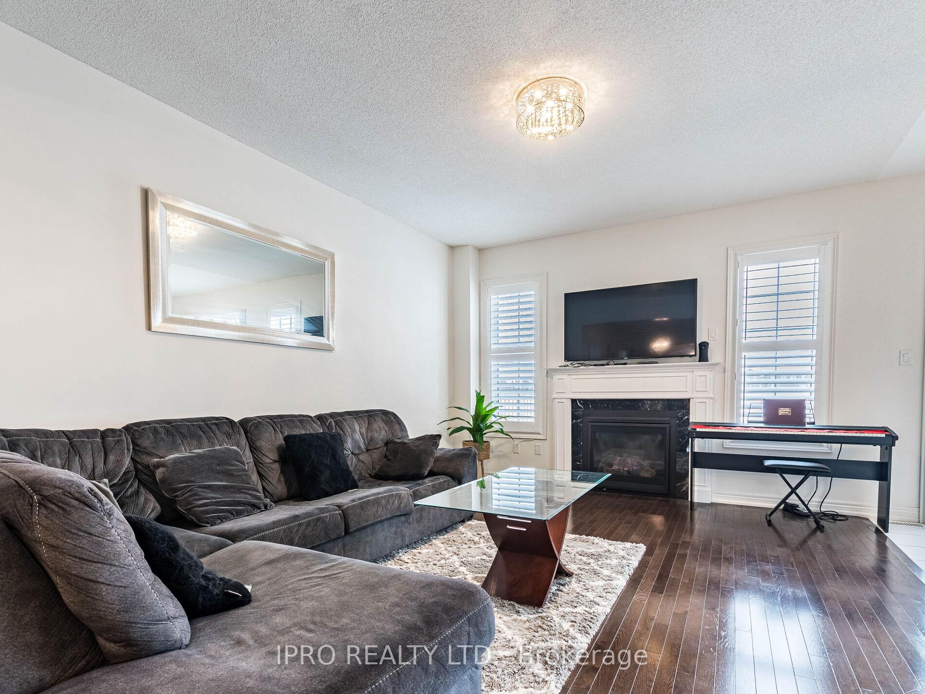 Photo 12 of 22 O'connor Crescent, Brampton, Northwest Brampton — HOMEH