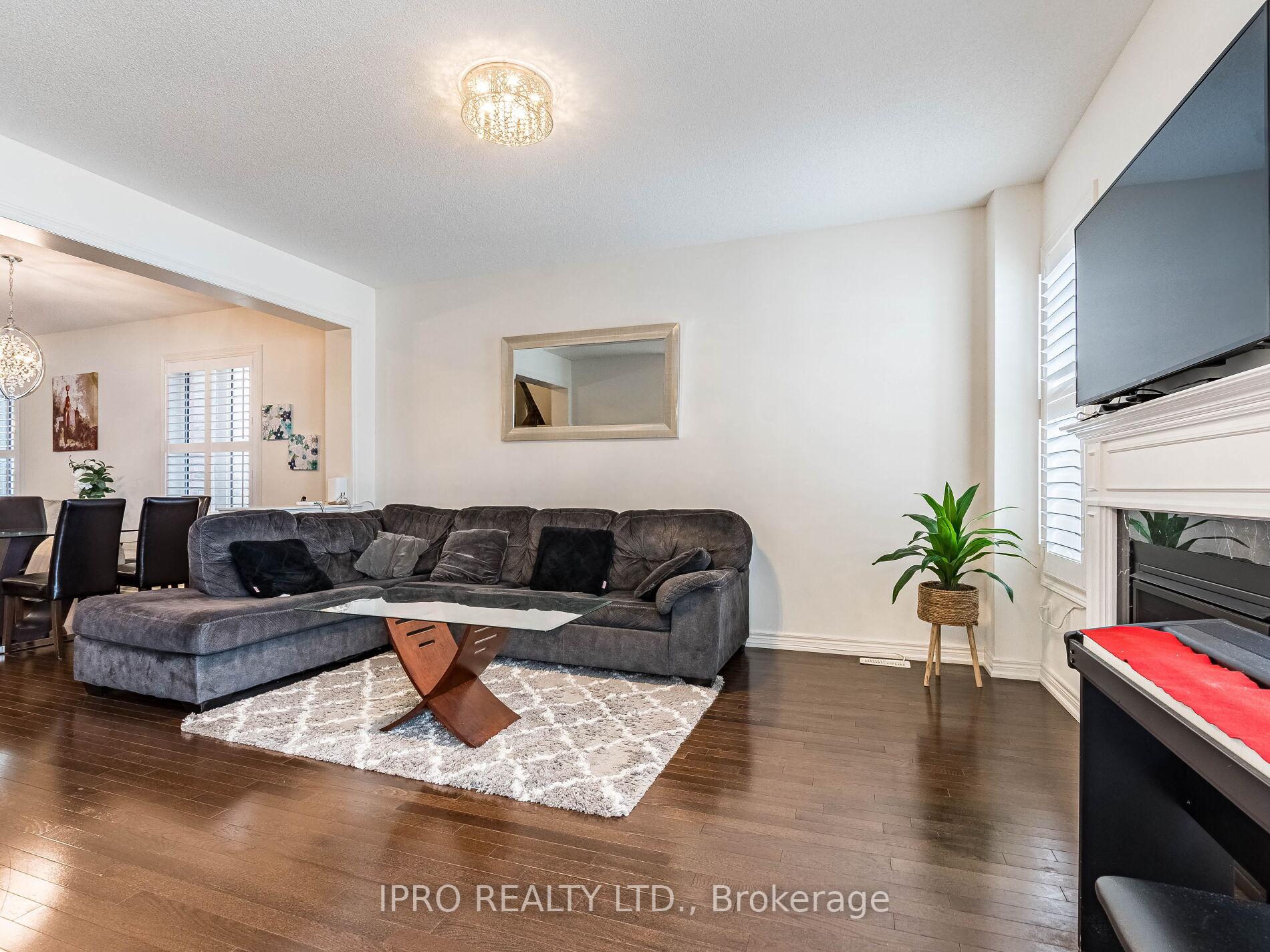 Photo 13 of 22 O'connor Crescent, Brampton, Northwest Brampton — HOMEH