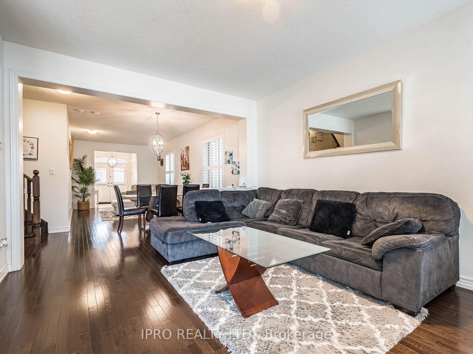 Photo 14 of 22 O'connor Crescent, Brampton, Northwest Brampton — HOMEH
